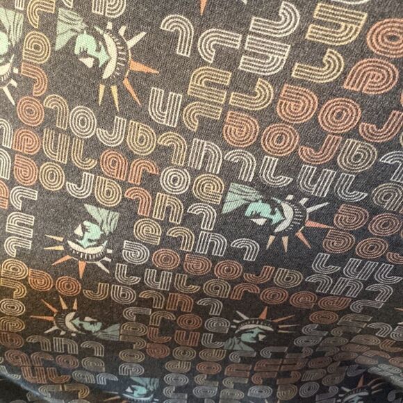 𝅺lularoe Jane Statue Of Liberty Knit Top NWT - Picture 3 of 4